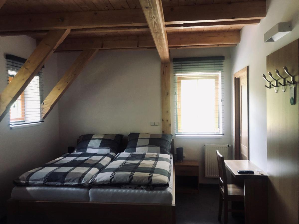 Kamenacka Myslivna Hotel Moravany  Kültér fotó