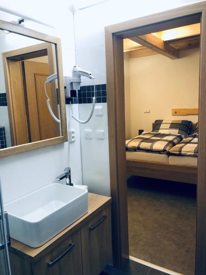 Kamenacka Myslivna Hotel Moravany  Kültér fotó